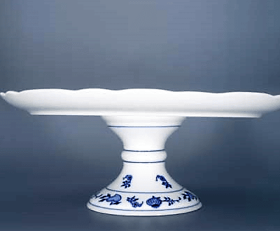 Cibulák – Tanier tortový na nohe 31 cm – originál cibuľový porcelán 1. akosť
