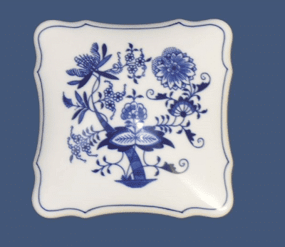 Cibulák – Dóza bonboniera 15,8 x 15,8 cm – originál cibuľový porcelán 1. akosť