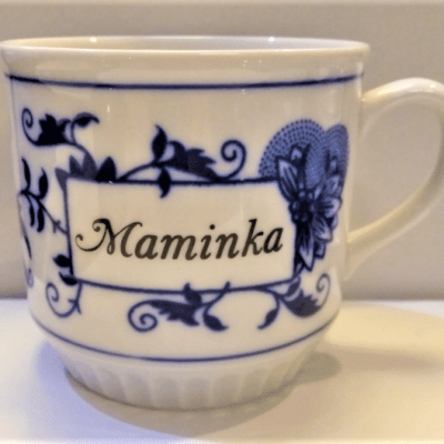 Cibulák – Hrnček s nápisom Maminka – originál cibuľový porcelán 1. akosť