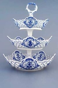 Cibulák – Etažér 3-dielny 5-hranný 19/24/28 cm – originál cibuľový porcelán 1. akosť