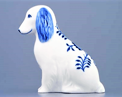 Cibulák – Psík sediaci 10 cm – originál cibuľový porcelán 1. akosť